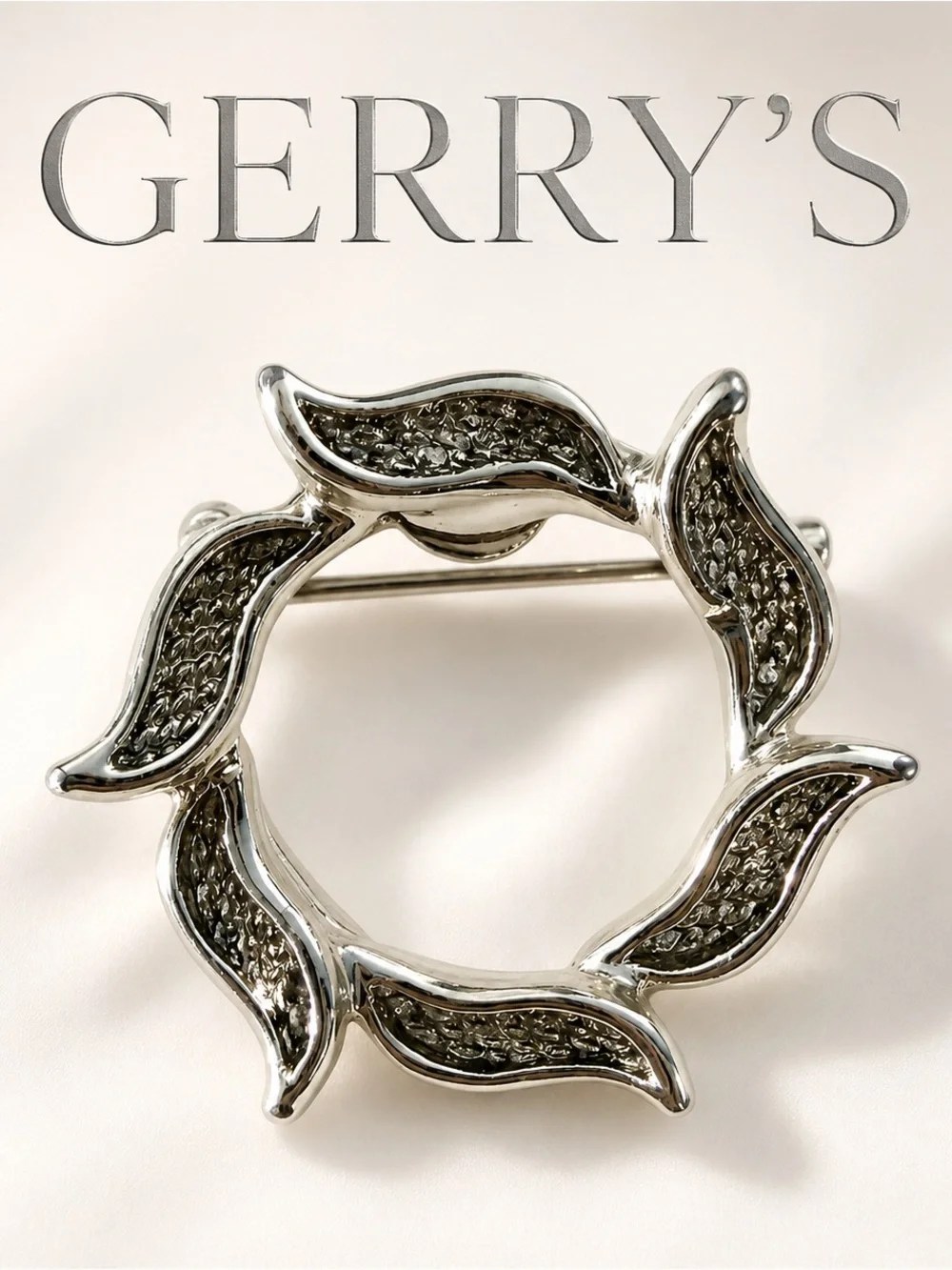 Vintage GERRY’S Silver Tone Wreath Brooch Pin 2cm